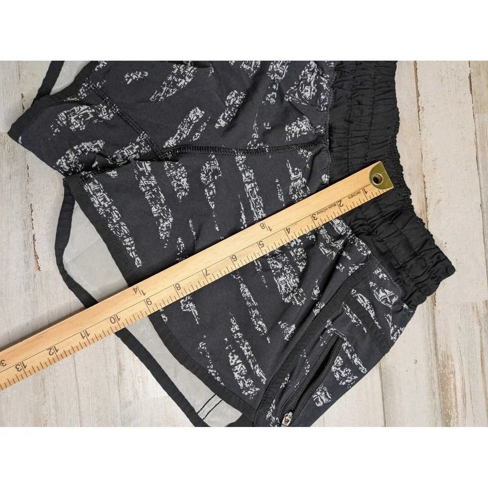 Lululemon Womens Sz 4 Tracker Low Rise Shorts 4